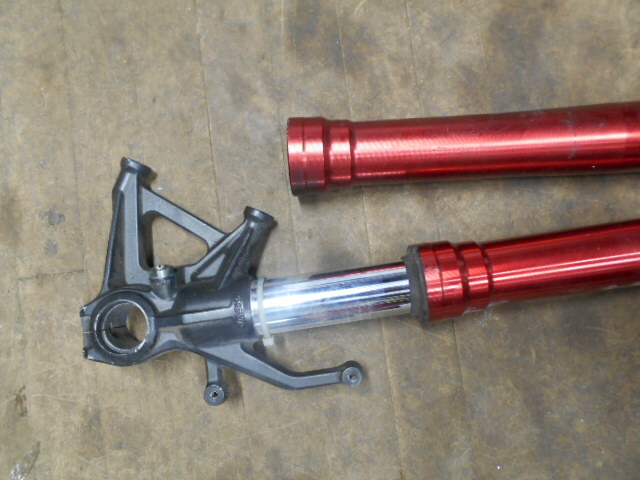 07-08 KAWASAKI RED FORKS RIGHT COMPLETE FORK AND LEFT LOWER TUBE