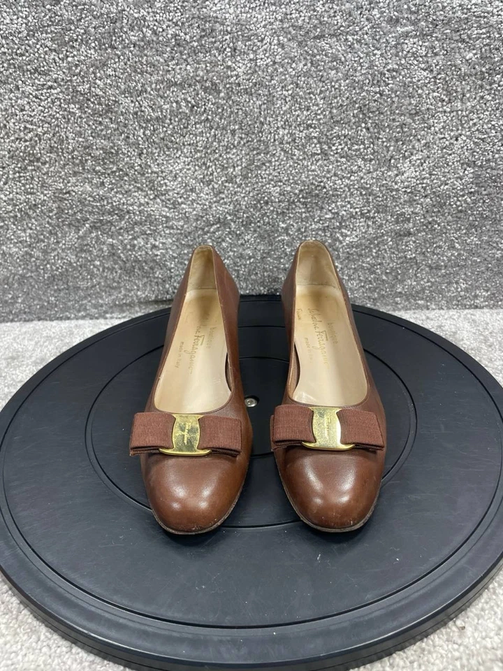 Salvatore Ferragamo Tacones Mujer Talla 8.5 B Vara Arco Bomba Cuero Marrón Bloque Foto 4 de 4
