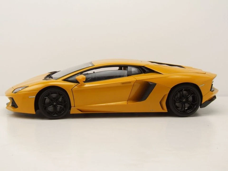 Lamborghini Aventador LP700-4 2011 Amarillo Metálico Modelo De Coche 1:18 Welly - Imagen 3 de 4