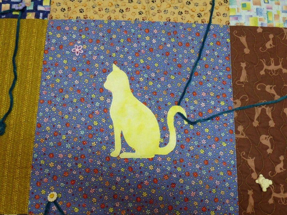 Kit acolchado para colgar en pared MEOW 44 X 44 -- Multi Foto 2 de 4