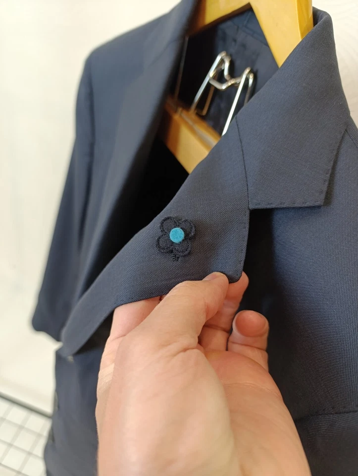 LARDINI THREE BUTTON MENS WOOL SILK ITALIAN SUIT NAVY - Image 4 of 4