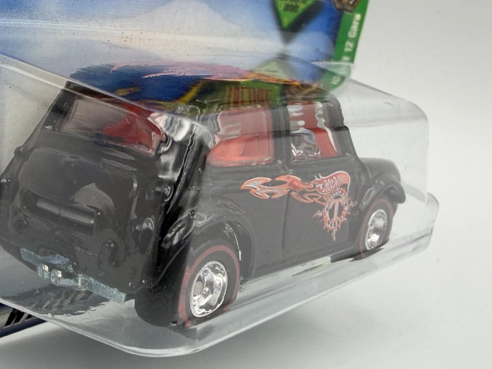 Hot Wheels 2002 Treasure Hunt MINI Cooper, Black, 1:64, NIB - Image 4 of 4