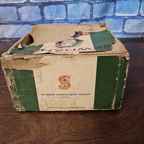 Singer Sewhandy Model 20 Toy Sewing Machine w/ Box – 1950s, Works - Picture 11 of 12