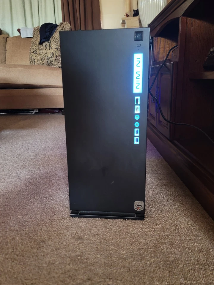 PC de escritorio gaming a medida Foto 3 de 4