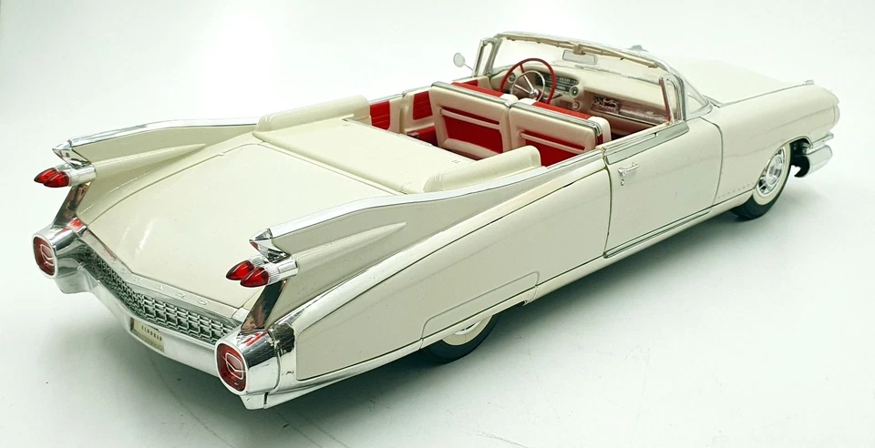 Maisto 1/12 Scale 33202 - 1959 Cadillac Eldorado Biarritz - White - Image 2 of 4