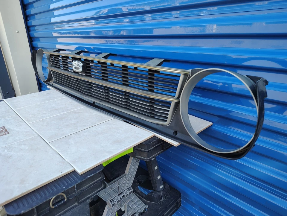 Toyota Corolla KE30 KE35 1974-1979 parrilla delantera hecha en Taiwán con emblema vintage Foto 3 de 4