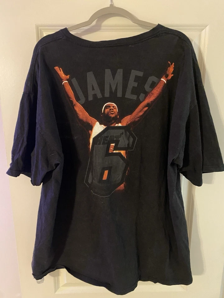 Mens XXL LeBron James Miami Heat 2012 NBA Champions Majestic T-Shirt - Image 2 of 3