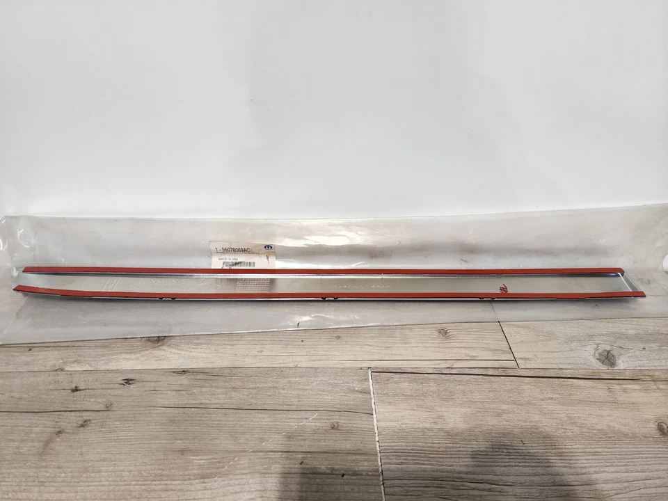 Moldura de puerta trasera Mopar 55078069AC 2007-09 Chrysler Aspen 2008-09 Dodge Durango Foto 3 de 3