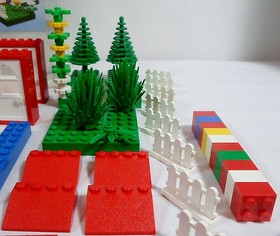 LEGO 2006 CREATOR # 5477 CLASSIC HOUSE BUILDING SET w/ LOT OF PARTS