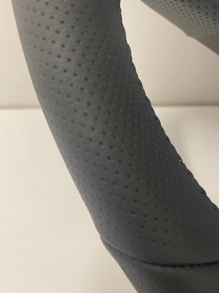 Genuine Holden VF Commodore SSV-GTS Black Leather " Steering Wheel " - image 2 of 4