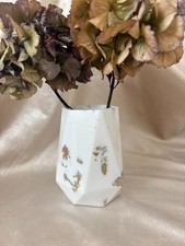 Vase aus Resin mit Goldakzenten – Handgemachtes Deko-Highlight