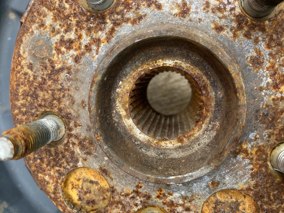 Lexus IS300 2001-2005 OEM lado izquierdo del conductor rueda trasera nudillo buje husillo Foto 3 de 4