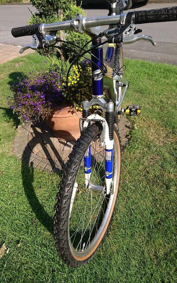 Mountainbike TREK Y 11 Carbon Alu, Gr. L, Rock Shox Fox Shimano Deore XT LX - Bild 4 von 4