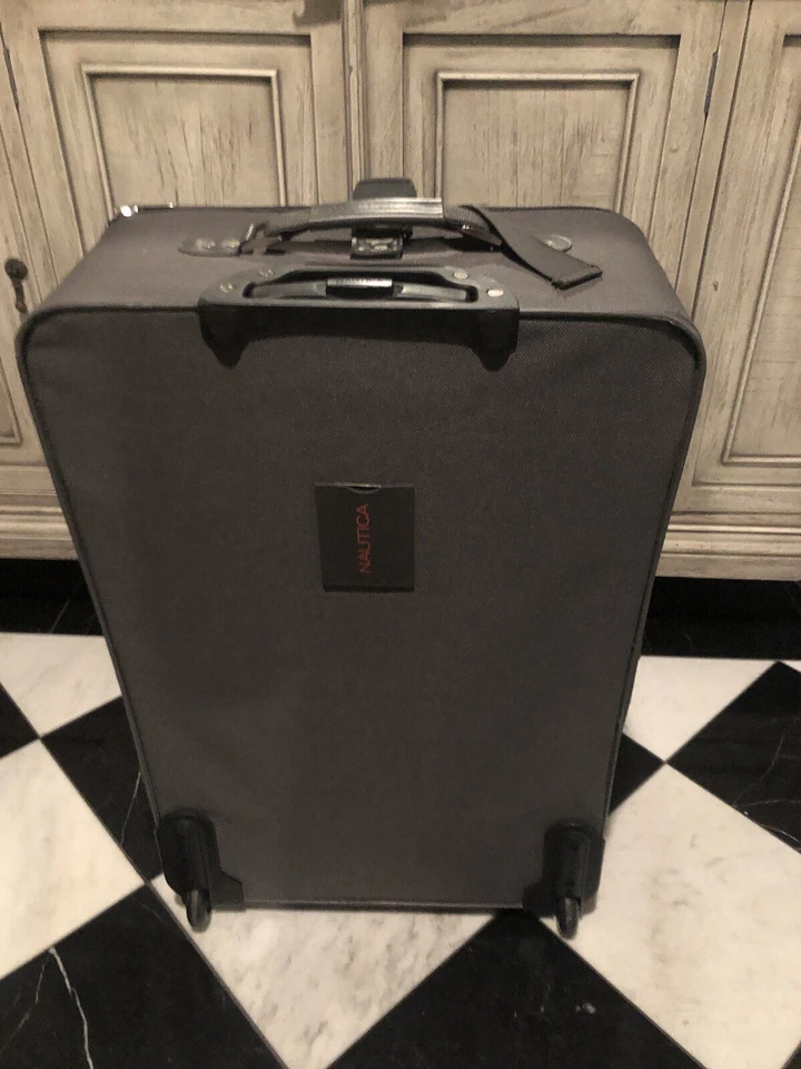 手提式西装套装 - 状况良好  — 第 4/4 张图片