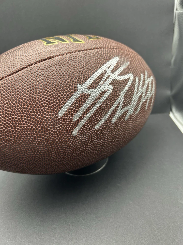 Подписанный JJ Watt Wilson NFL Football Smudged Auto серебристые чернила голографический сертификат подлинности см. фотографии - Изображение 4 из 4