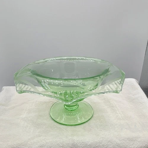 Vintage Green Art Deco/Depression Glass Pedestal Compote  7” Octagonal Paneled