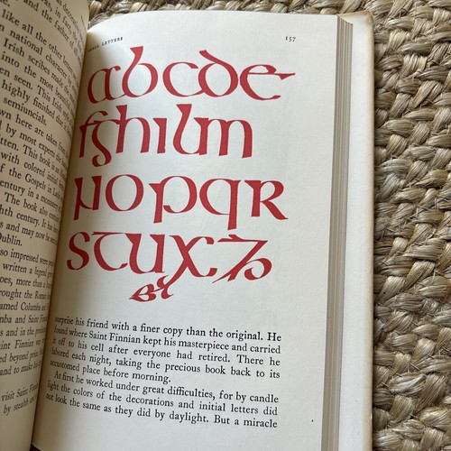 The 26 Letters / Oscar Ogg / 1957 5th Printing HC/DJ Excellent Condition - Picture 12 of 14