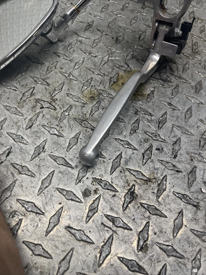 Suzuki Boulevard C 2005 50 Vl 800 embrague palanca percha y espejo Foto 4 de 4