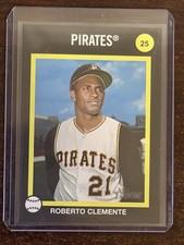 2022 TOPPS HERITAGE ROBERTO CLEMENTE VENEZUELA STAMP #25 - SSP RARE!!!!!!!