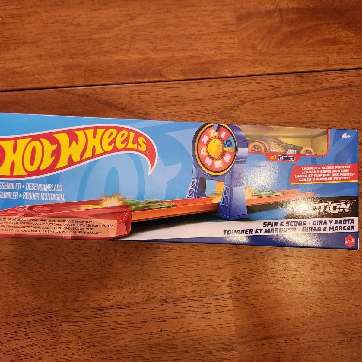 Hot Wheels Classic Stunt Set: Spin & Score – Mit Werfer, Orange Strecke & 1 Auto, Erweiterbar (ab 3 Jahren)