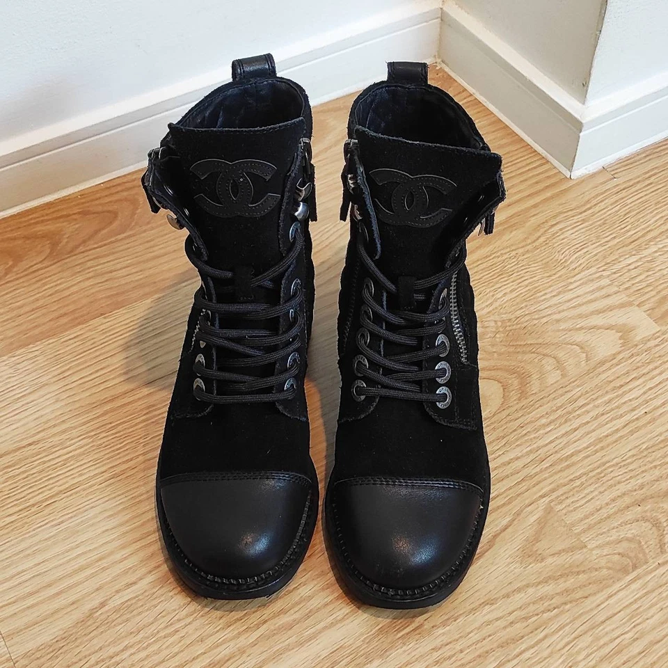 Botas de combate Chanel negras de gamuza acolchadas con cremallera CC con cordones zapatos para mujer talla: EU35 US5 Foto 2 de 4