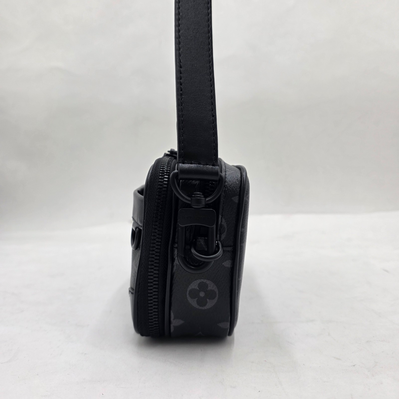 Louis Vuitton Monogram Eclipse Alpha Messenger ( … - image 5