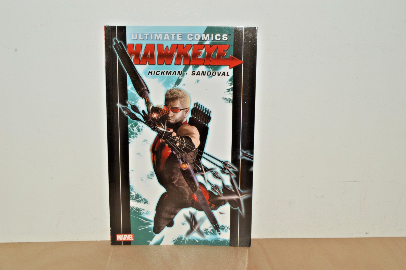 Marvel Ultimate Comics - Hawkeye - Jonathan Hickman - TPB (#R1) 1st Printing