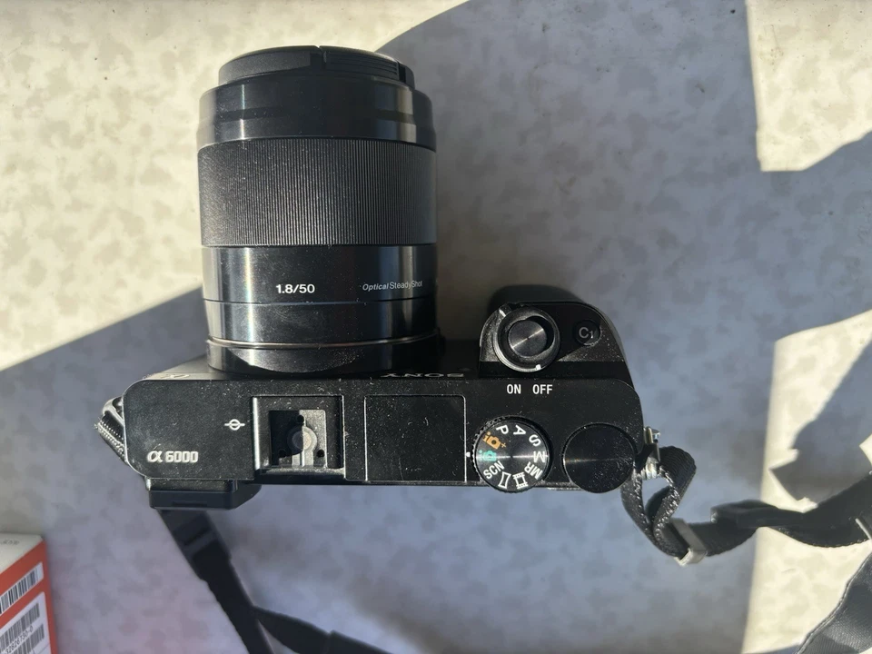 Kamera Sony Alpha 6000 Systemkamera 24 Mp mit Objektiv 50 mm, F1.8