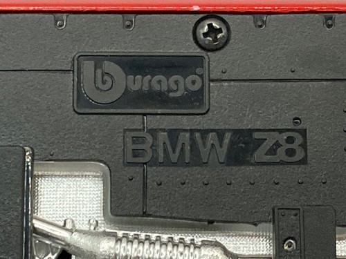 Burago 2001 BMW Z8 1:18 Diecast - Picture 17 of 17