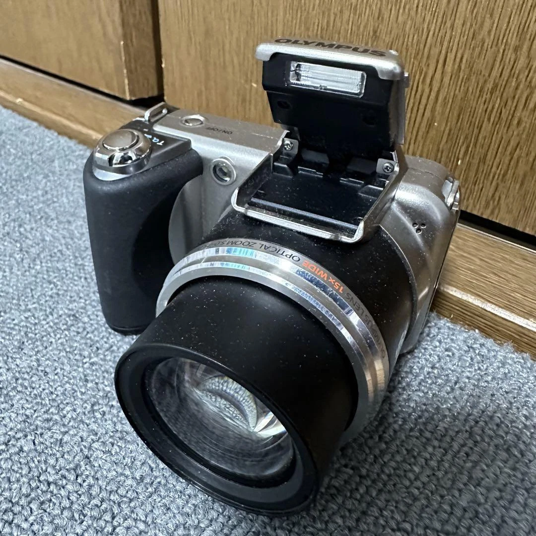 OLYMPUS Olympus SP-600UZ digital camera appearance is very