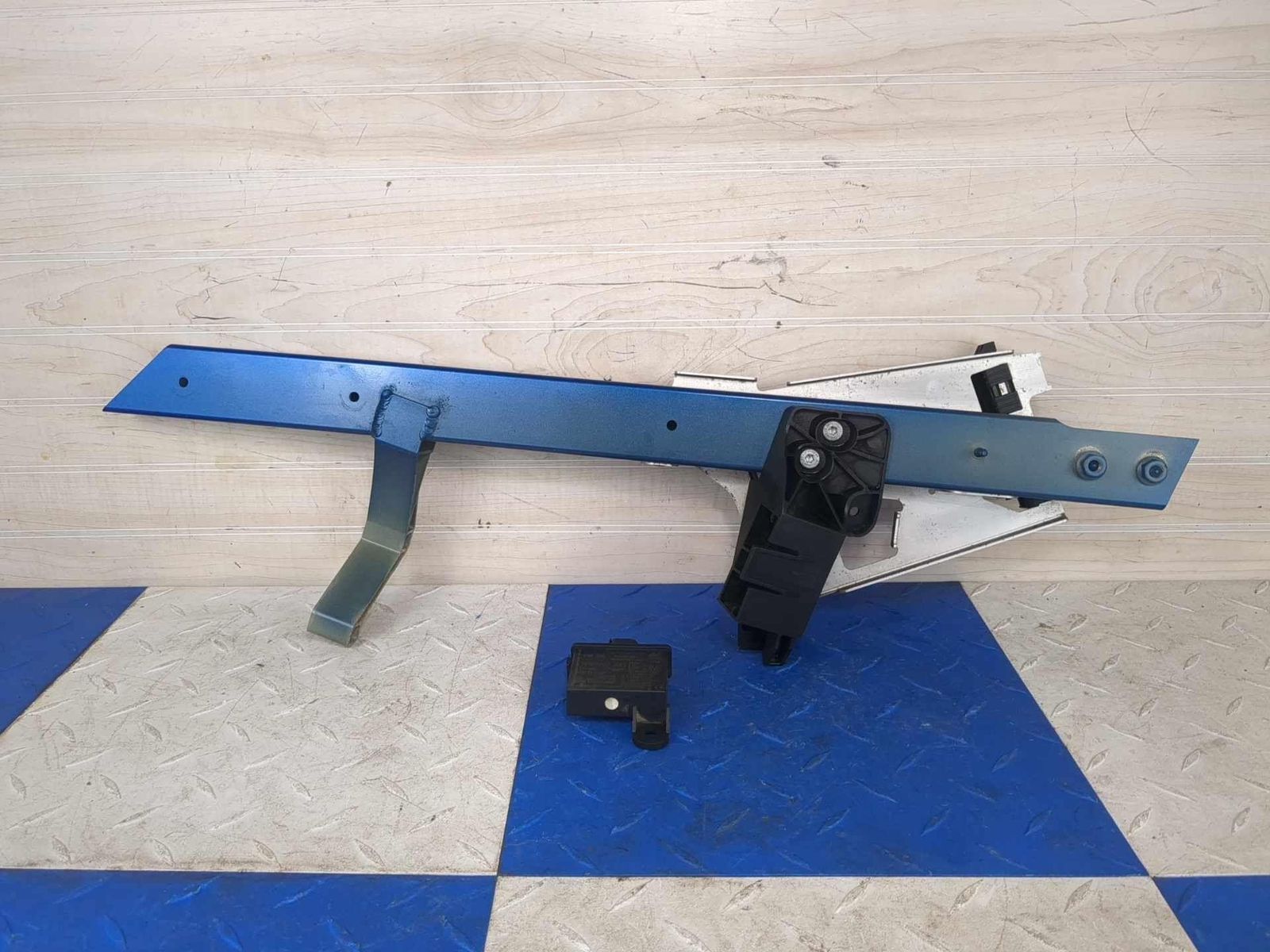 2017 Audi R8 Plus Coupe - OEM Right Rear Control Module Bracket 4S0907462A