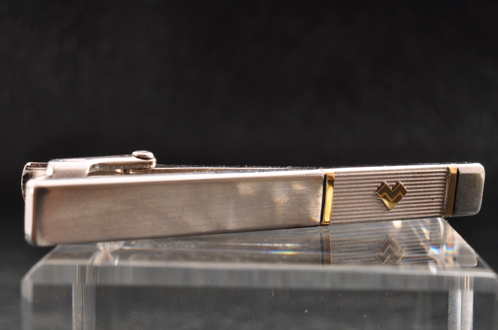 Near mint tie pins and  cufflinks "Mario valentino" gold and silver color case. thumbnail 15