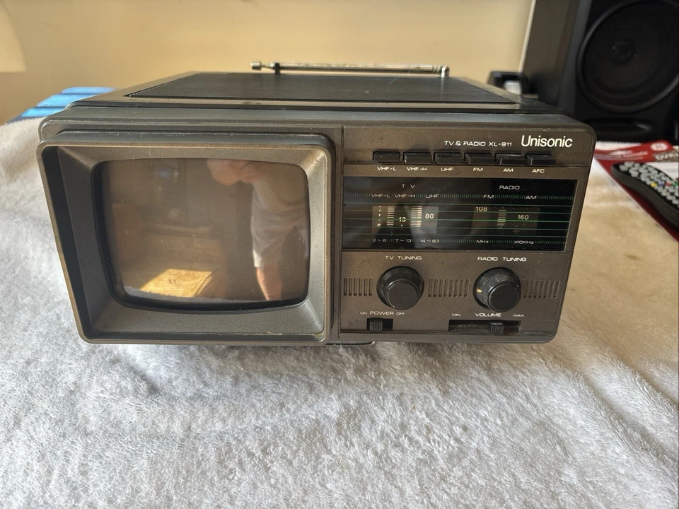 UNISONIC AM FM 2 BANDAS RÁDIO VHF/UHF MICRO TV XL-911 portátil - Apenas peças - Imagem 4 de 4
