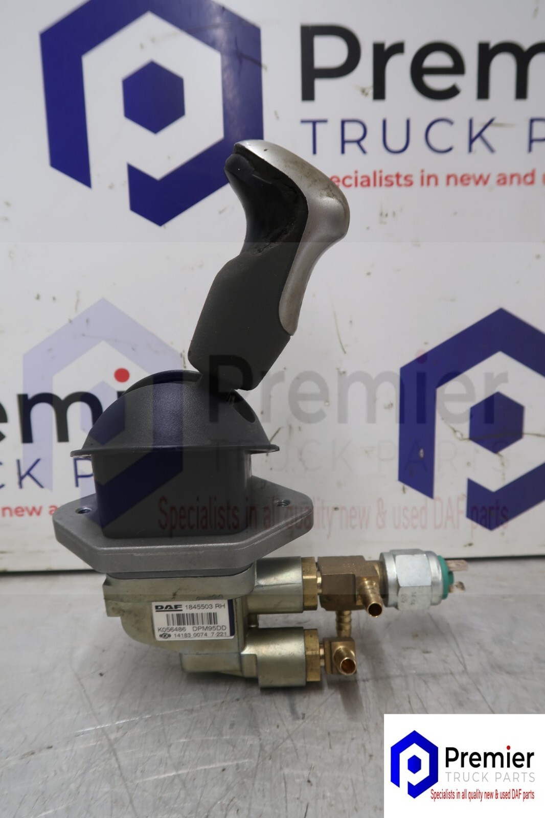 DAF XF Euro 6 Compatible Hand Brake Part No 2208150/ 1845503 (VHD  