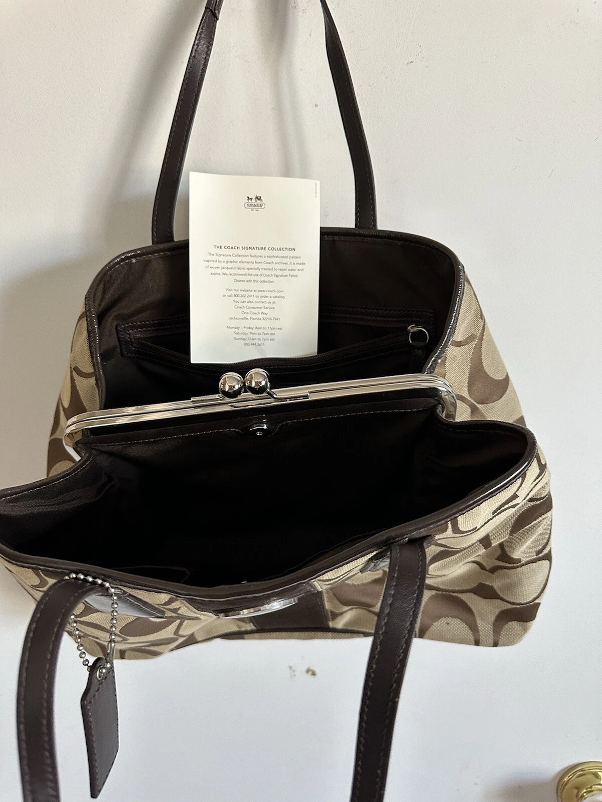 Borsa a mano Coach firmata a righe con cornice a quadri F17424 SKHMA kaki mogano