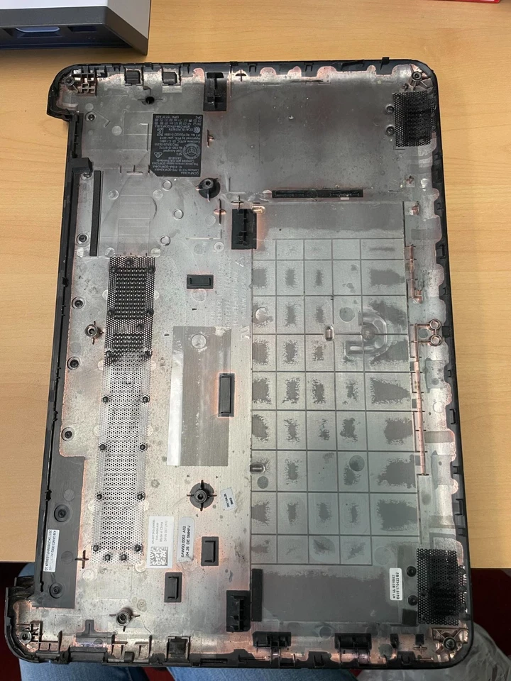 DELL LATITUDE 3380 - FOR PARTS/REPAIR - Image 2 of 2