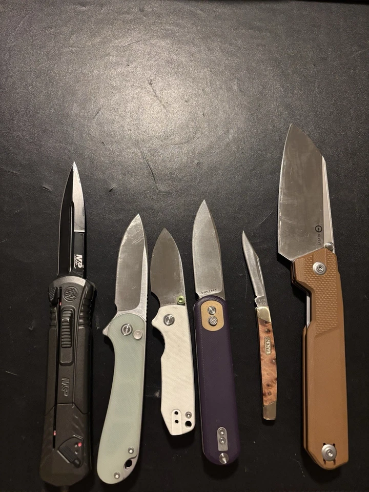 Civivi Elementum 2, Civivi Hid, Vosteed Corgi/Bellota Mini, Buck 379, S&W M&P OTF Foto 3 de 4