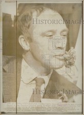 1968 Press Photo Pierre Elliott Trudeau with a flower in his mouth in Ottawa Ca.