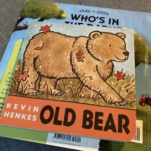 Baby Toddler board book lot kids (Barn ,Old Bear & Sunday With Seurat) - Picture 10 of 13