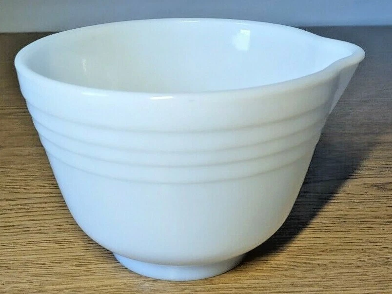 Vintage Pyrex White Glass Hamilton Beach Small Mixing Bowl w Pour Spout 6  1/4