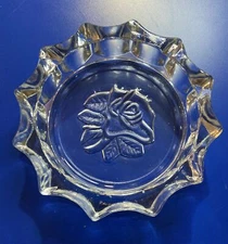 Vintage Unbranded Crystal Heavy Deep Glass 5" Ashtray w/ Rose Inlay - Cigars