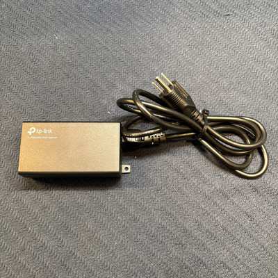 TP-LINK TL-PoE160S Gigabit Power Over Ethernet PoE Injector With Power Cord