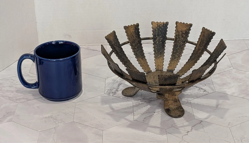 8" ACCIÓN Hecho a Mano en España Cuenco Articulado Patas Brutalista Metal Dorado/Bronce Foto 2 de 4