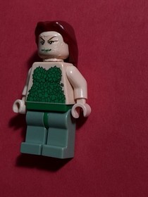 LEGO Arkham Asylum Poison Ivy Minifigure 2006 (Head has Chew Damage -  See Desc)