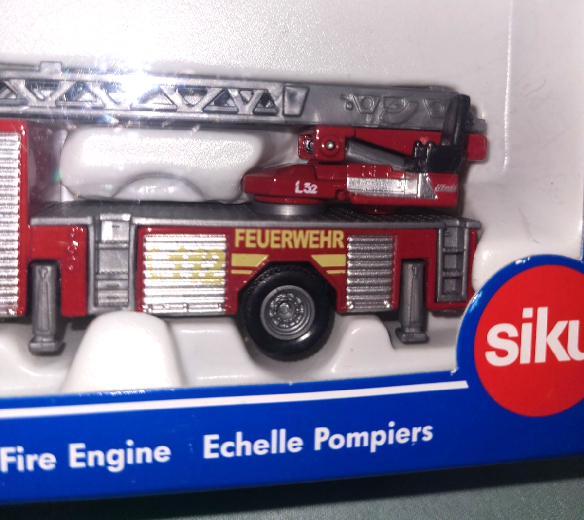 siku (ジク) No.1336 Rennfeuerwehr Siku Super Feuerwehr-Drehleiter Fire Engine 1:87 HO scale diecast
