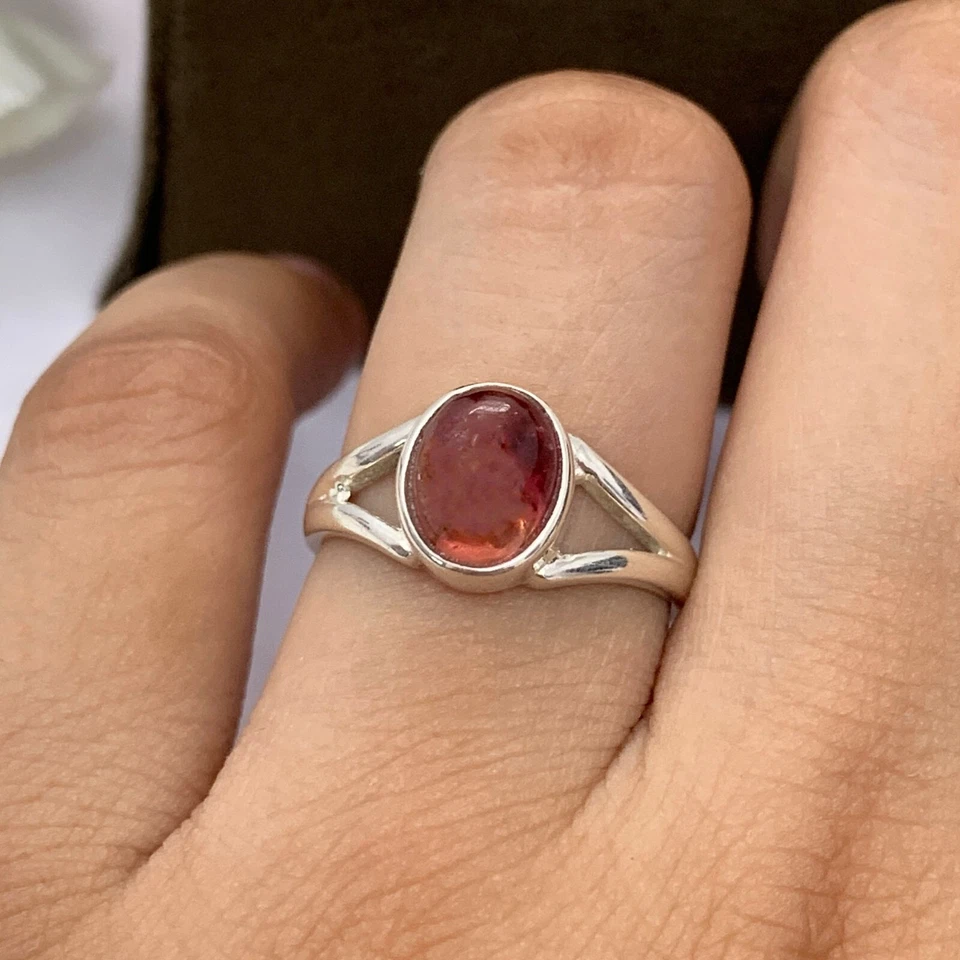 Anillo solitario de turmalina roja ovalado en cabina anillo prometido de plata de ley 925 para mujer Foto 3 de 4