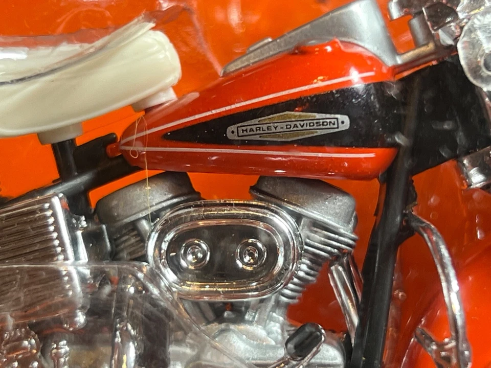 Vintage 2003 Maisto™ Harley-Davidson™ 1968 FLH Electra Glide Series 12   1:18 - Image 3 of 4