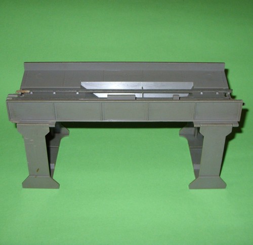 Tri-ang / R.82 Ore Unloading Bridge & Supports - Picture 1 of 8