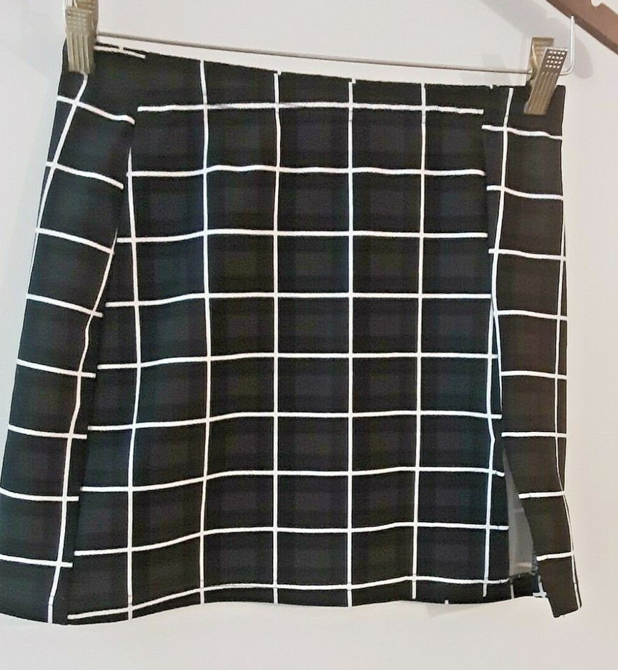 SHEIN MINI SKIRT BLACK GRID PATTERN SIZE S WOMENS EUC