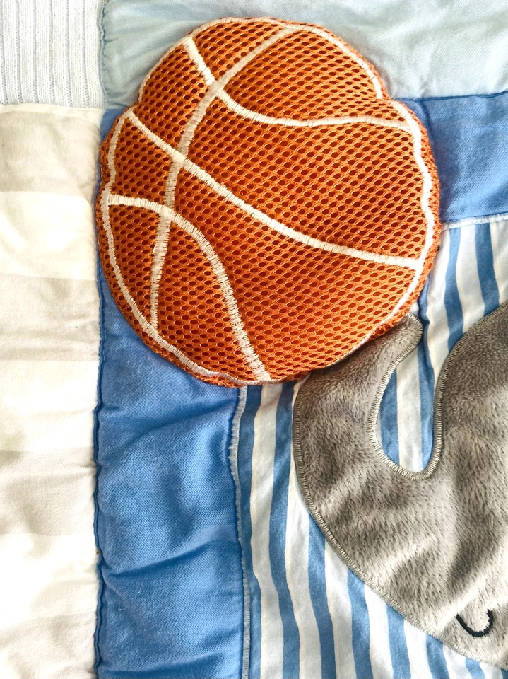 Edredón de cuna deportivo LAMBS & IVY Future All Stars azul y rojo Foto 4 de 4